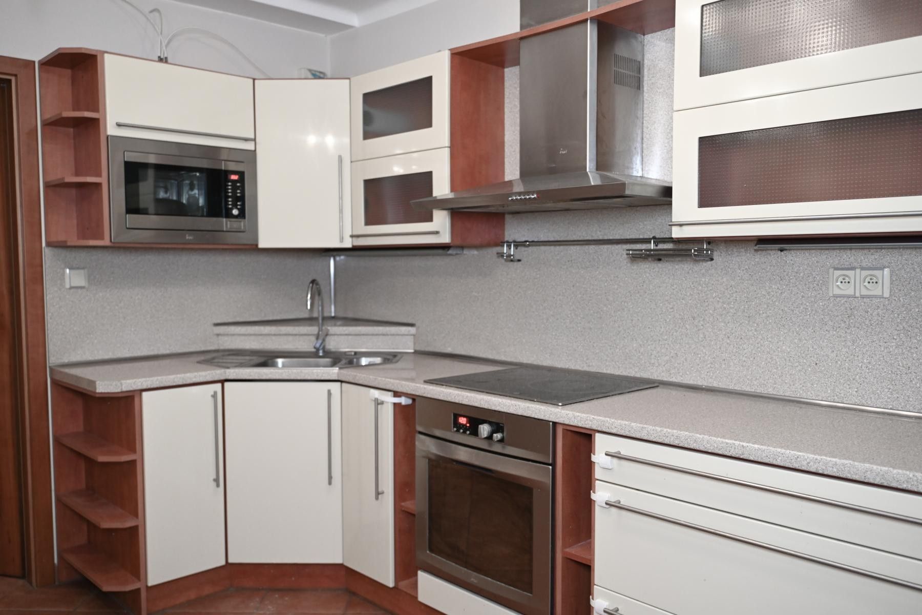 2+kk, Družstevní, Praha, 45 m²