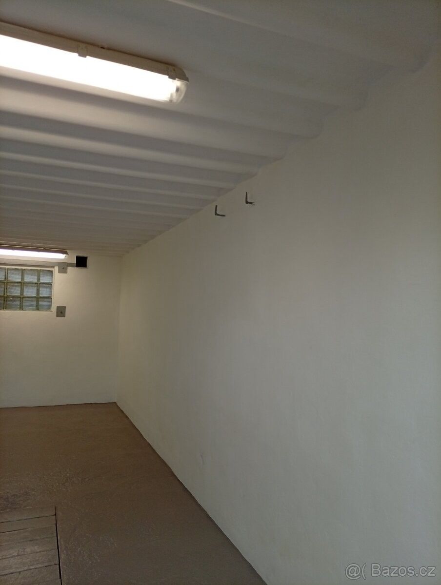 Pronájem garáž - Uherský Brod, 688 01