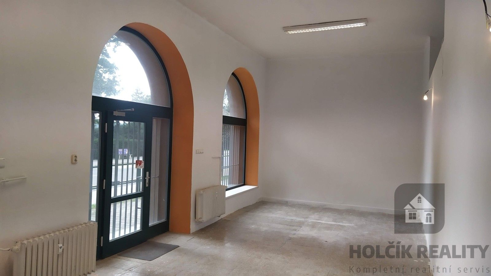 Obchodní prostory, nábřeží Svazu protifašistických bojovníků, Ostrava, 251 m²