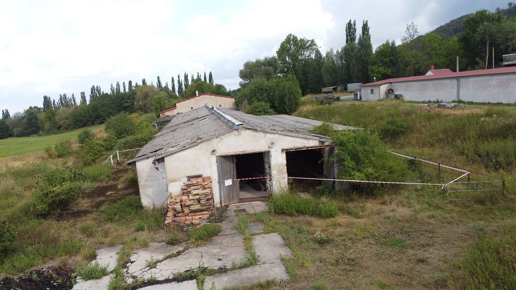 Zemědělské objekty, Žlebské Chvalovice, okres Chrudim, Pardubický kraj, 1 050 m² - 2