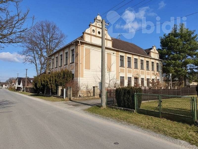 Komerční nemovitost, 700 m²