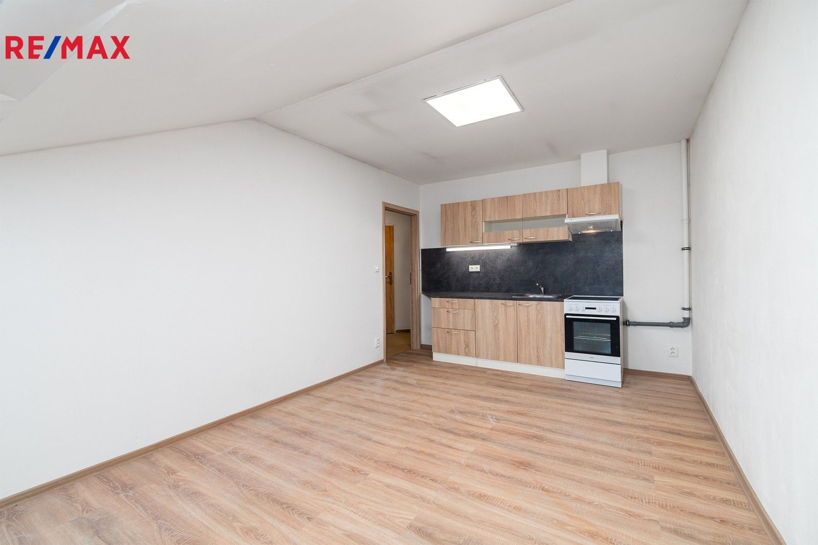 Pronájem byt 2+kk - Skvrňanská, Plzeň, 37 m²