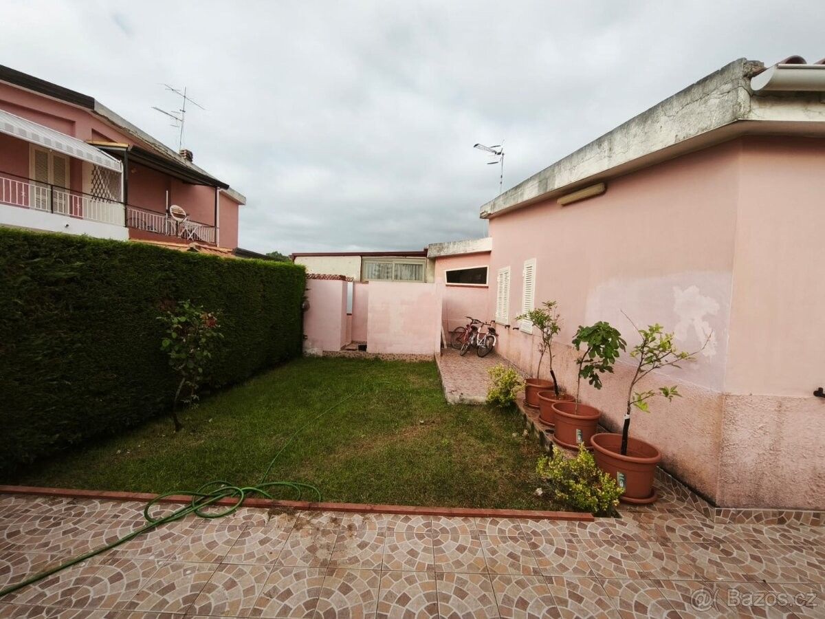 Prodej rodinný dům - 987 66, Zahraničí