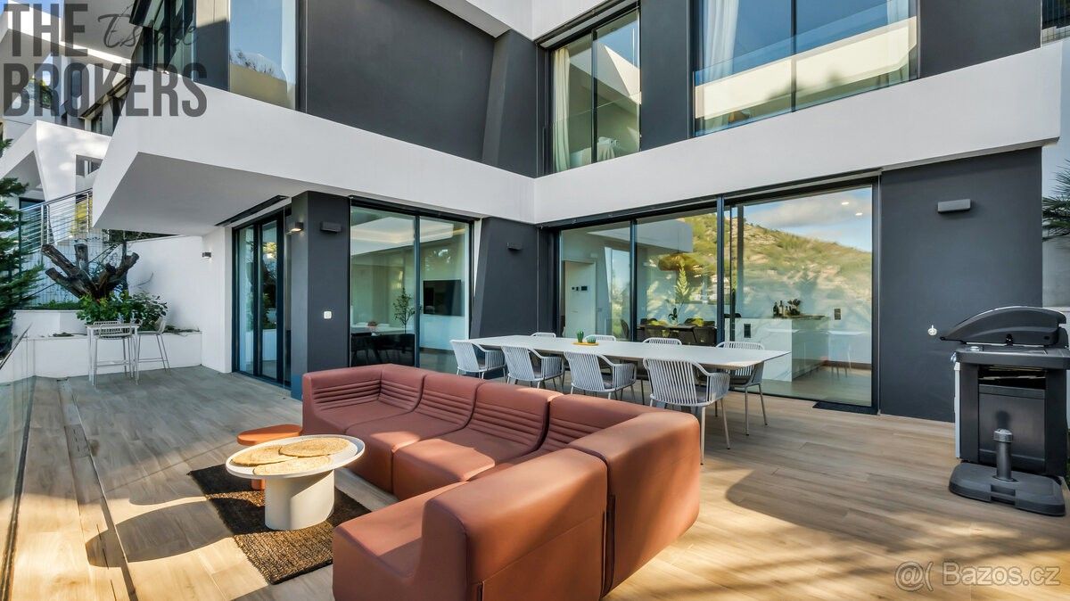 Prodej rodinný dům - 987 66, Zahraničí