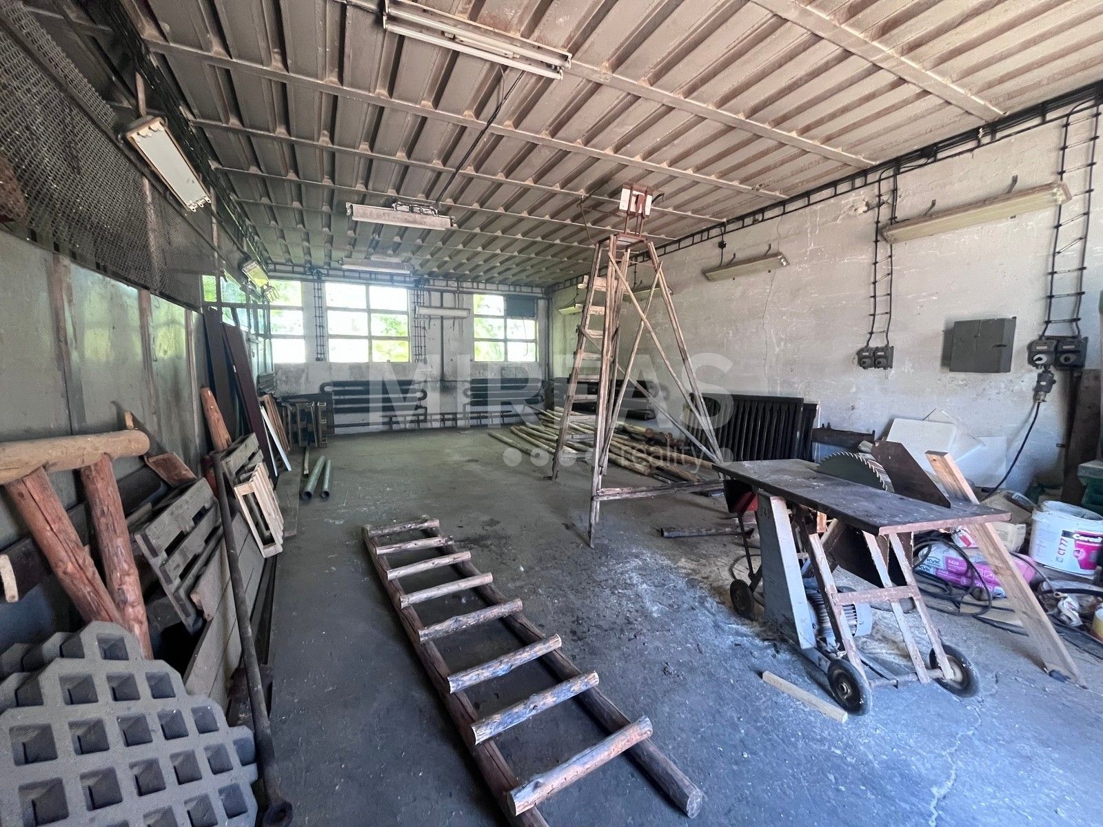 Pronájem výrobní prostory - Žerčice, 75 m²