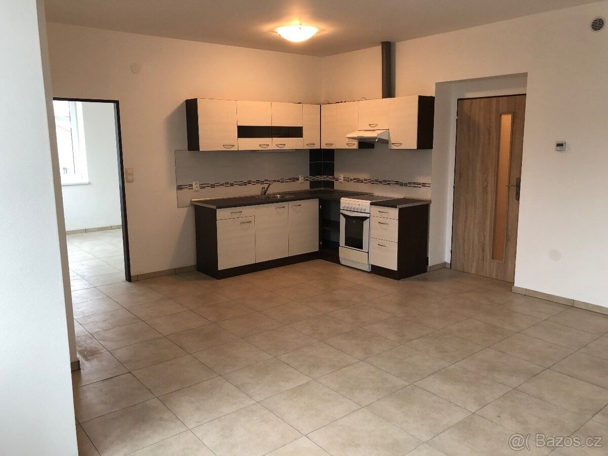 Pronájem byt - Červený Kostelec, 549 41