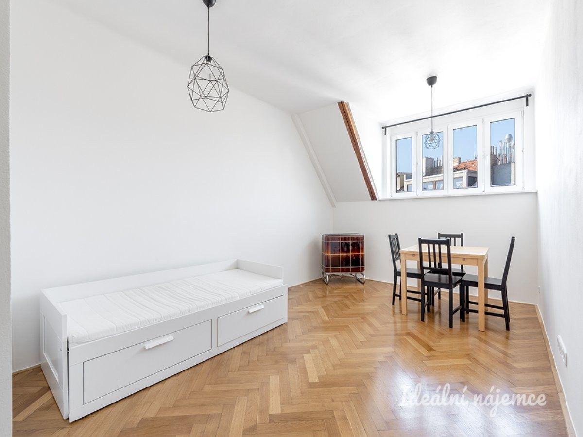 2+kk, Jeremenkova, Praha, 46 m²