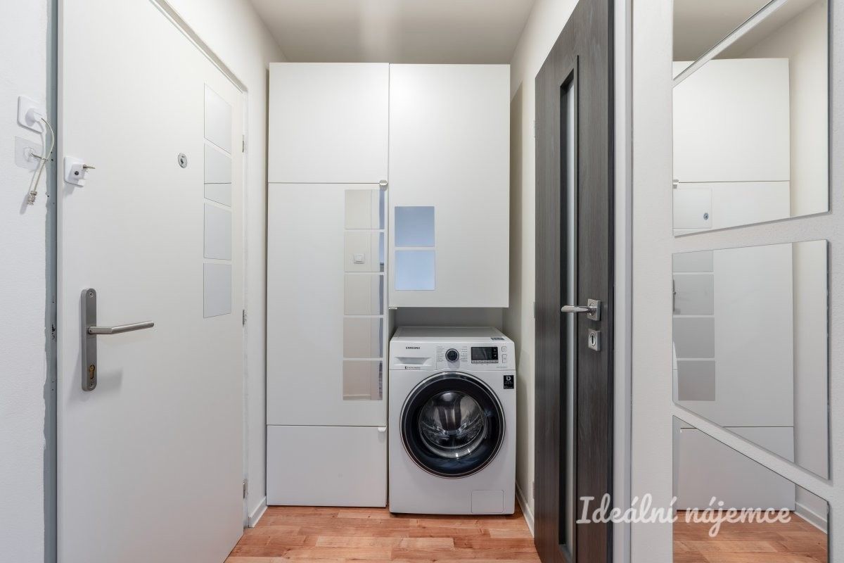 Pronájem byt 1+kk - Českolipská, Praha, 26 m²