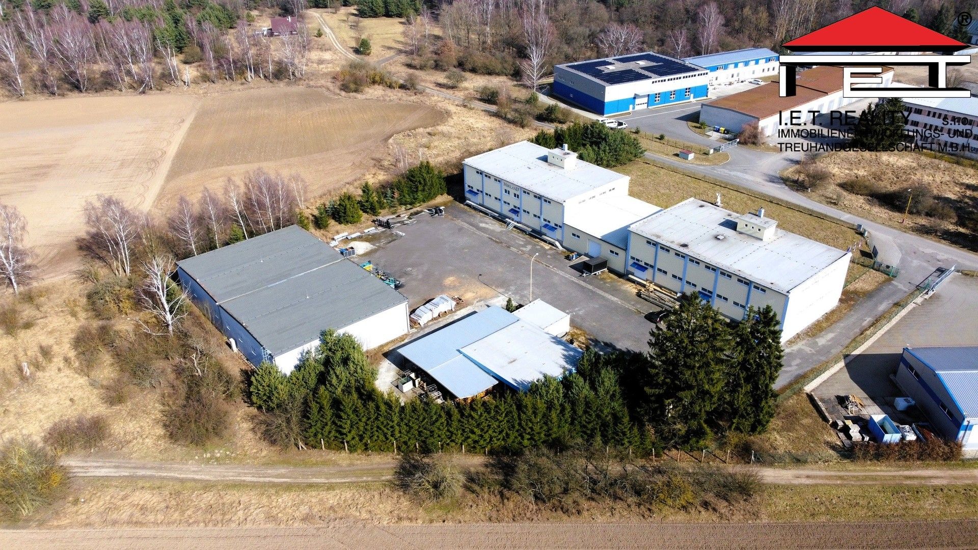 Výrobní prostory, Vazačka, Bělá pod Bezdězem, 3 500 m² - 1