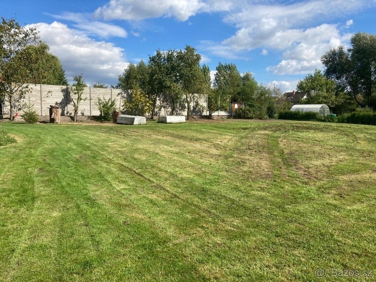 Prodej pozemek pro bydlení - Velký Borek, 277 31
