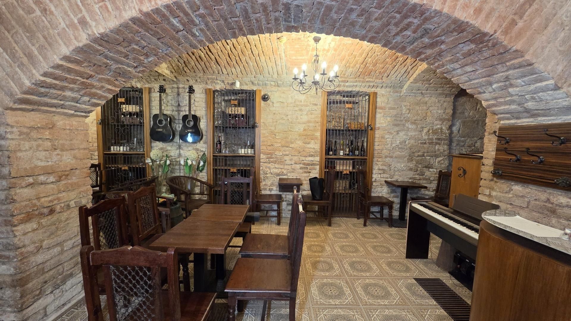 Restaurace, Benediktská, Praha, 200 m² - 2