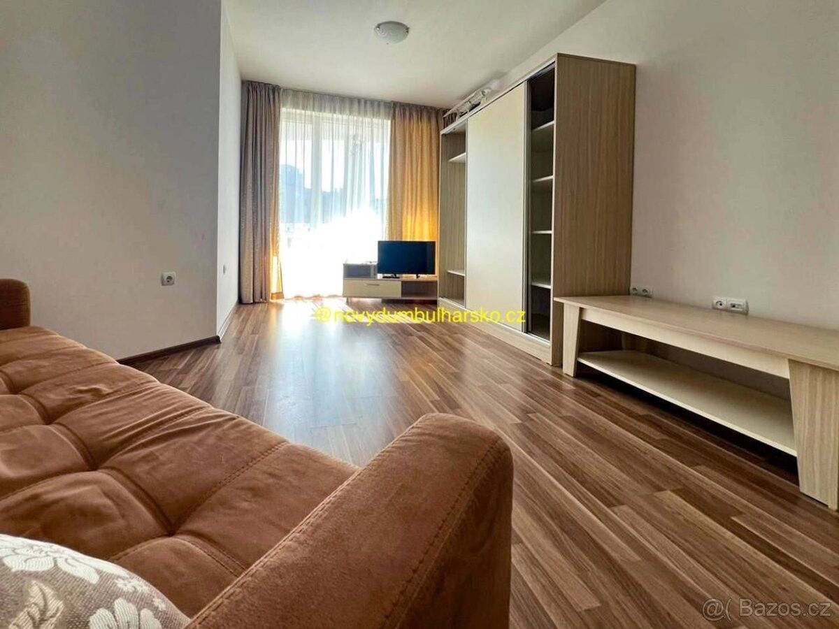 Byty, 987 66, Zahraničí