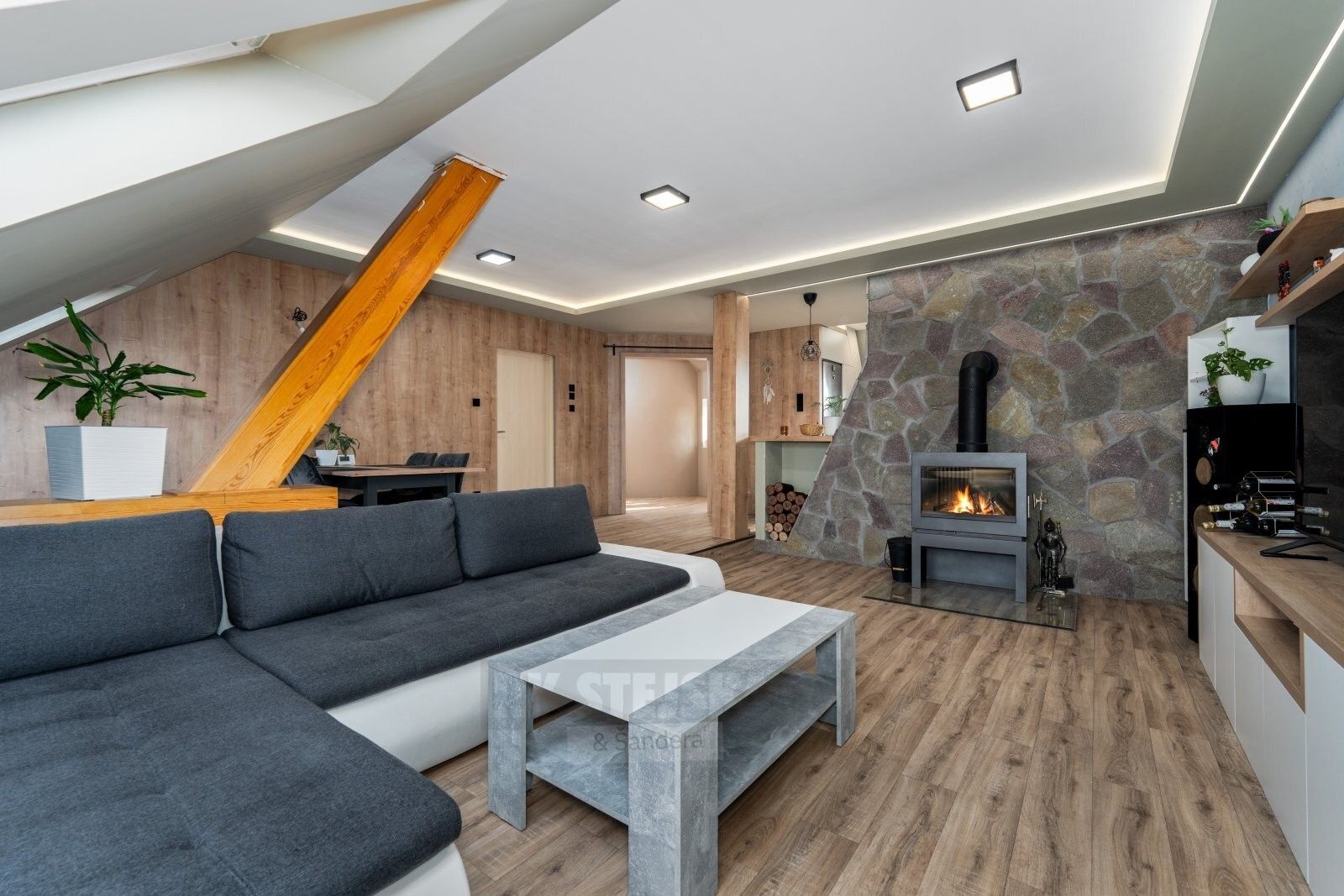 4+1, tř. Čsl. legií 666, České Budějovice 5, 145 m² - 1