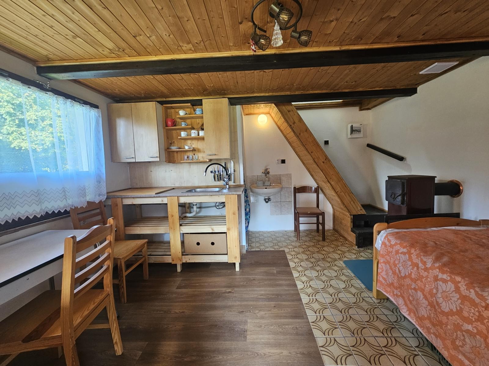 Chata · 30 m² · Tehov - 3