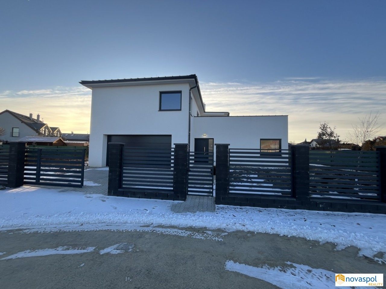 Rodinné domy, Na Okruhu, Sulice, 247 m²