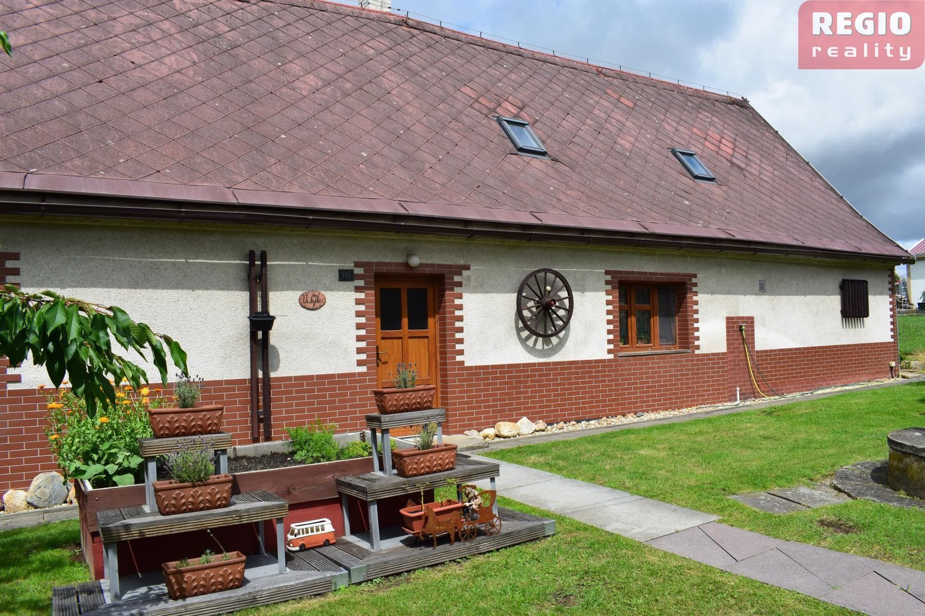 Rodinné domy, Hradec-Nová Ves, 270 m²