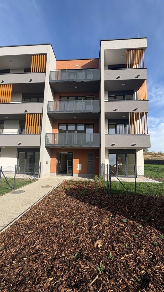 Pronájem byt 2+kk - Dolnobranská, Praha - Dolní Počernice, 62 m² - 1