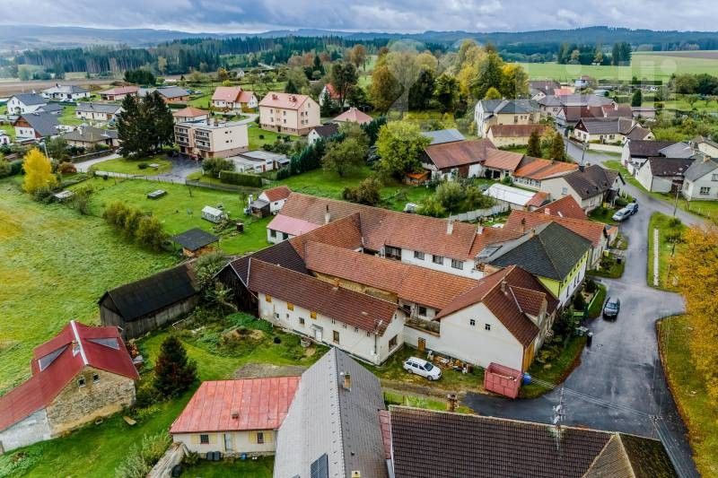 Rodinné domy, Černov, 242 m²