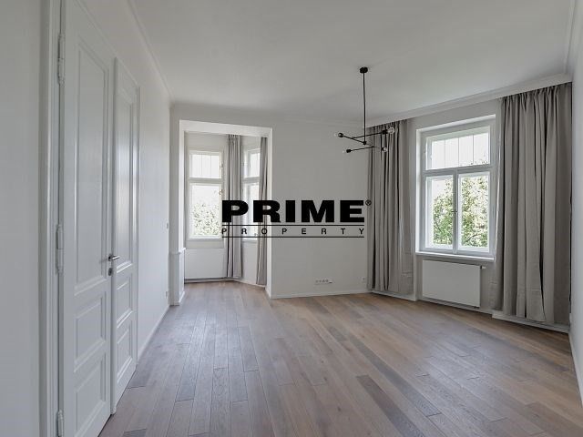 Pronájem byt 3+1 - náměstí Jiřího z Poděbrad, Praha, 139 m²