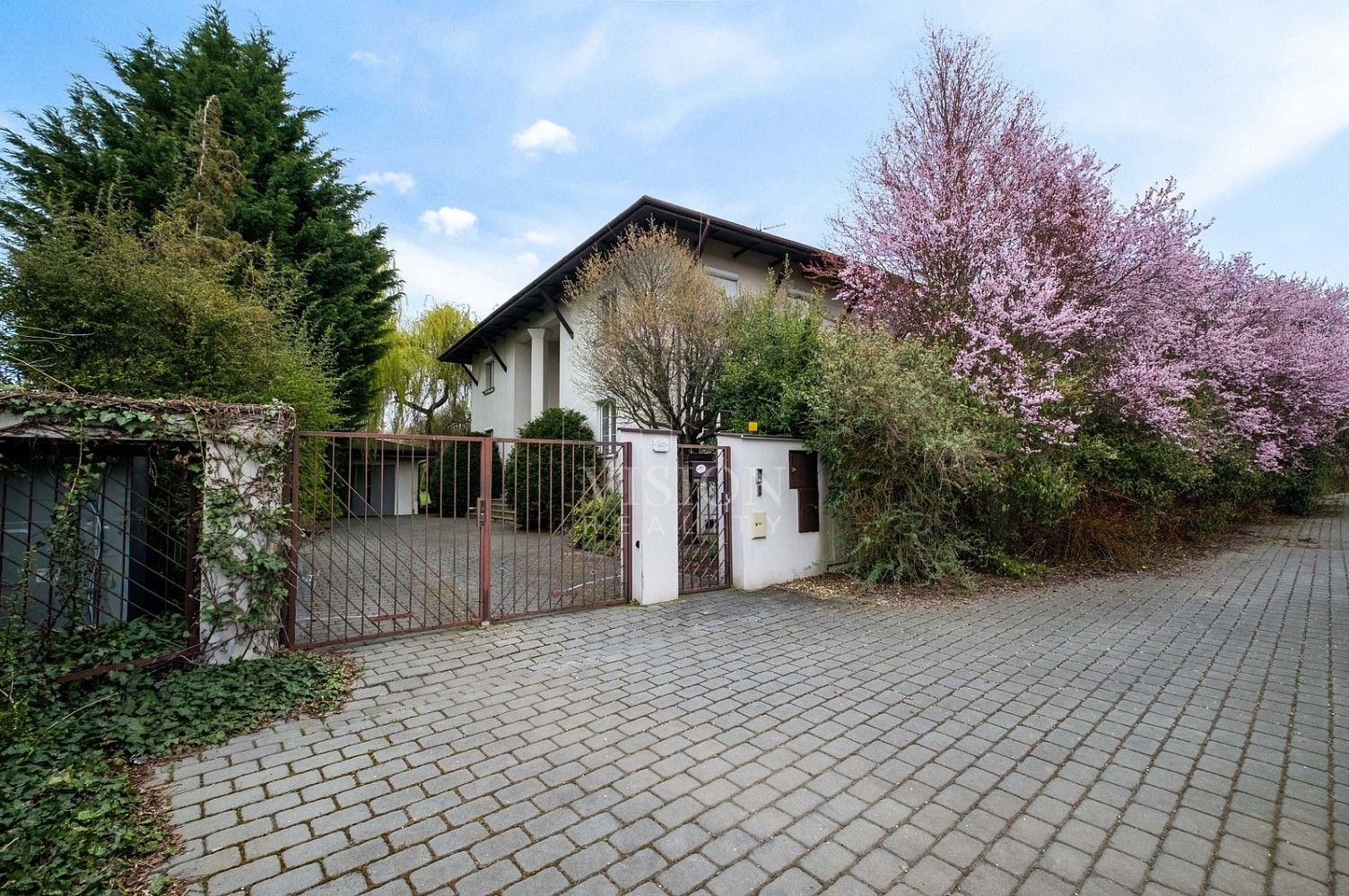 Rodinné domy, Přezletice, okres Praha-východ, Středočeský kraj, 227 m² - 2