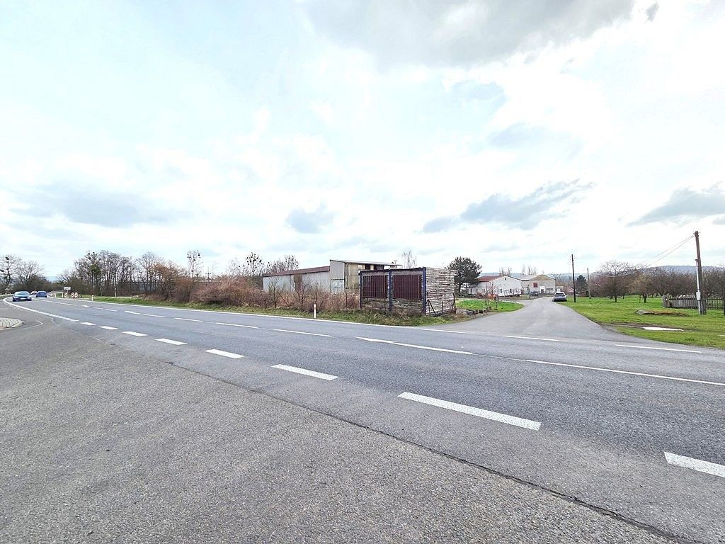 Komerční pozemek, 898 m²