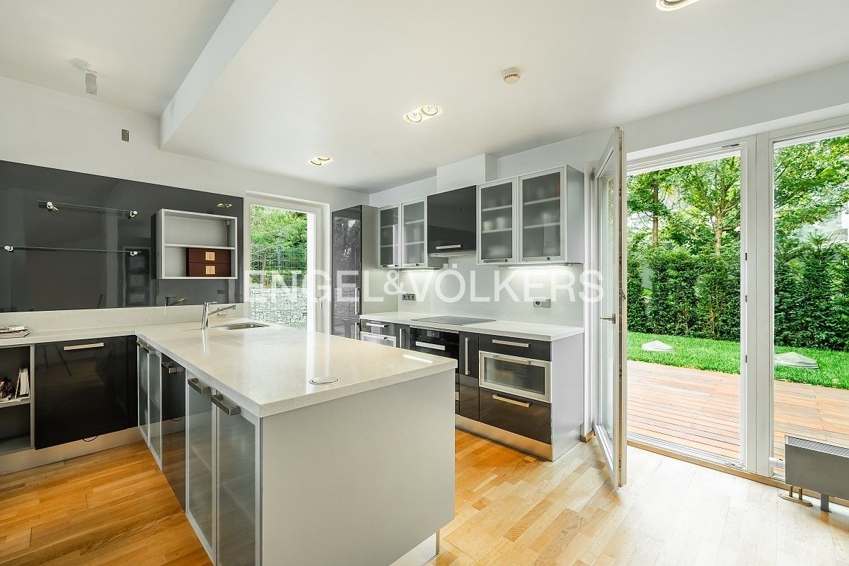 Pronájem rodinný dům - Hanzelkova 2654, Praha, 473 m²