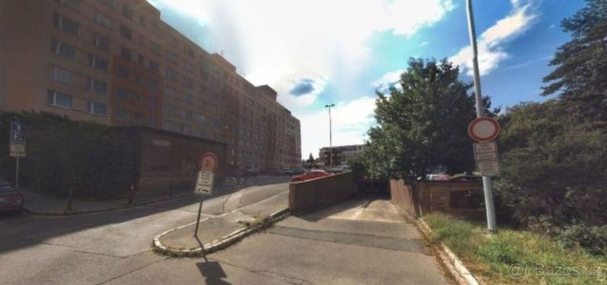 Garáže, Praha, 130 00