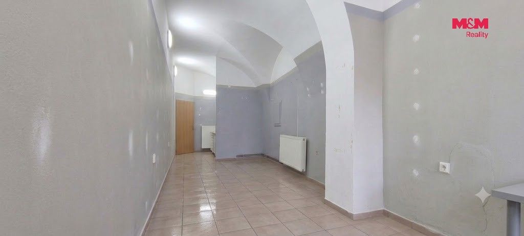 Obchodní prostory, Masarykovo náměstí, Přelouč, 30 m² - 2