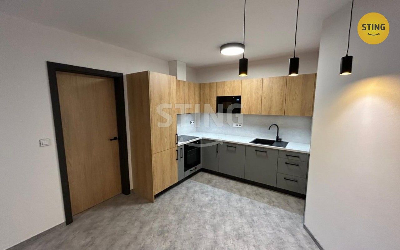 Pronájem byt 2+kk - Husova, Pardubice, 56 m²