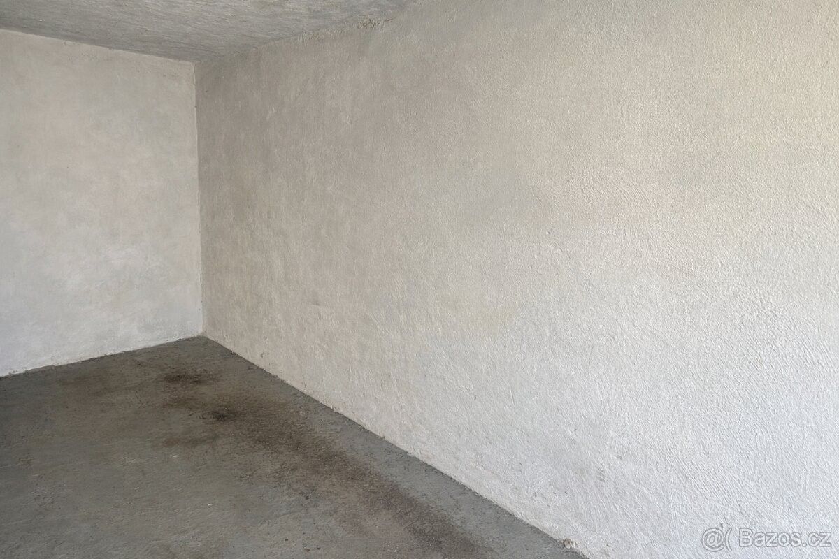Prodej garáž - Uherský Ostroh, 687 24
