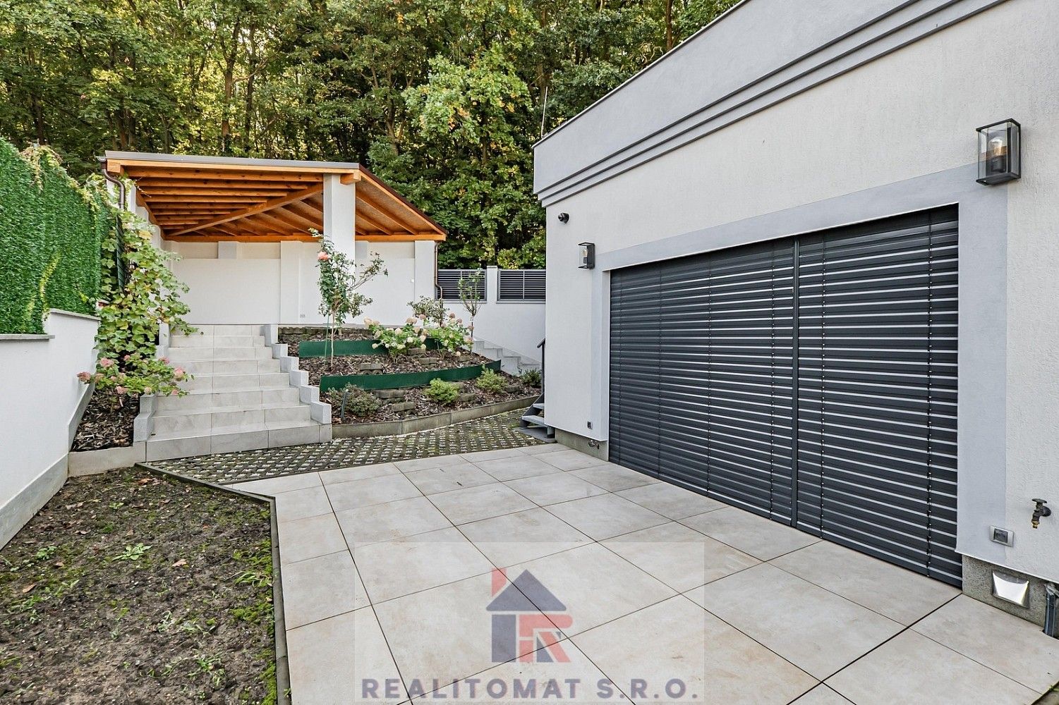 Rodinné domy, Pod lesem, Praha 4 - Komořany, 325 m² - 2