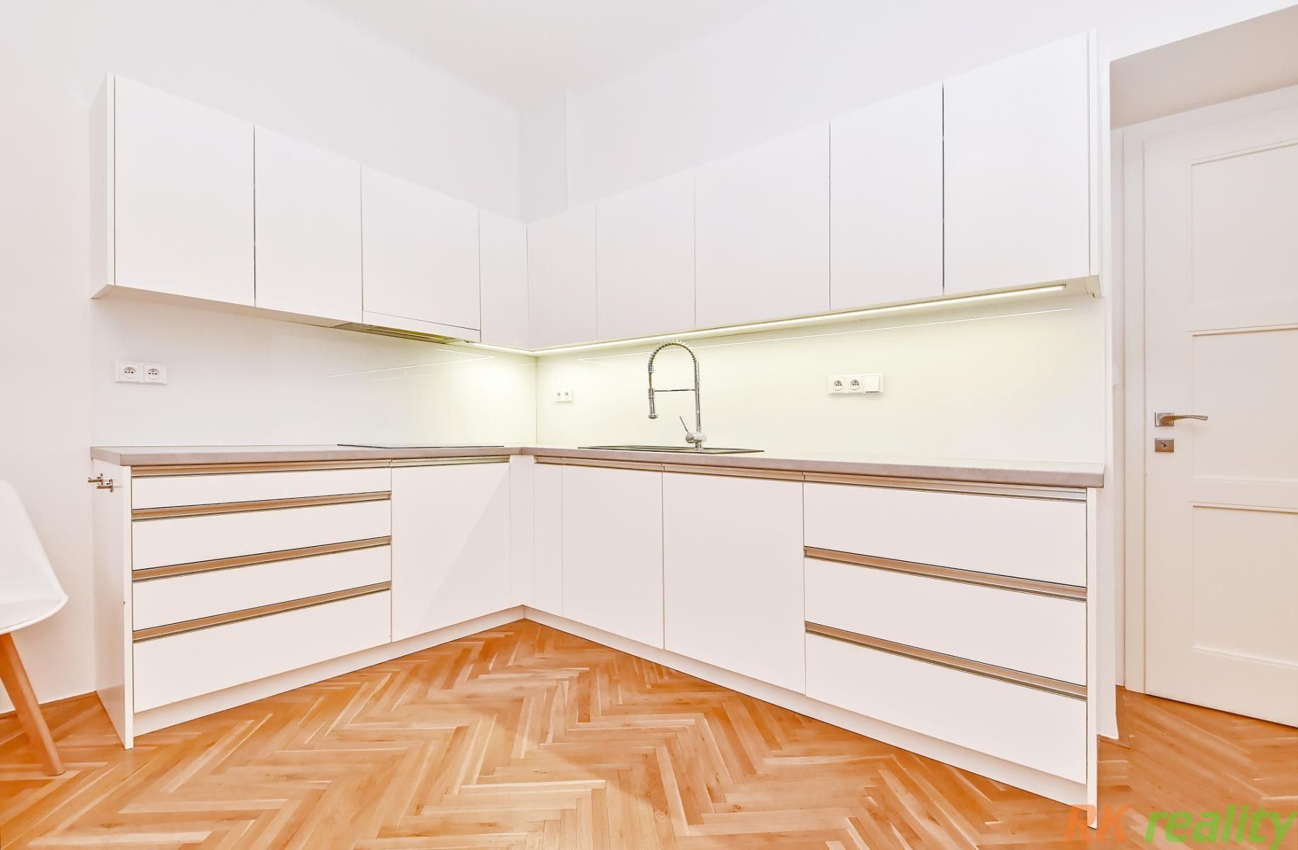 3+kk, Slezská, Praha, 97 m²
