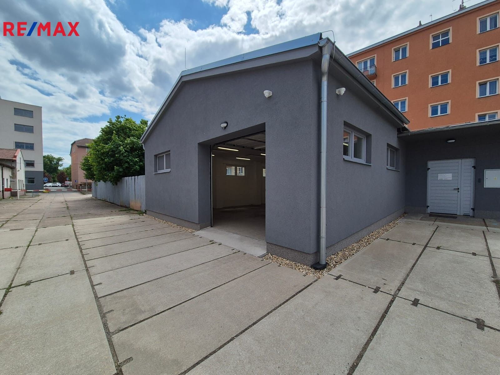 Sklady, U Koruny, Hradec Králové, 153 m²