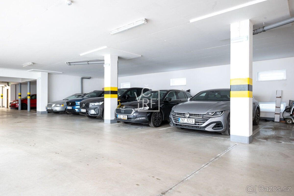 Garáže, Hradec Králové, 500 09