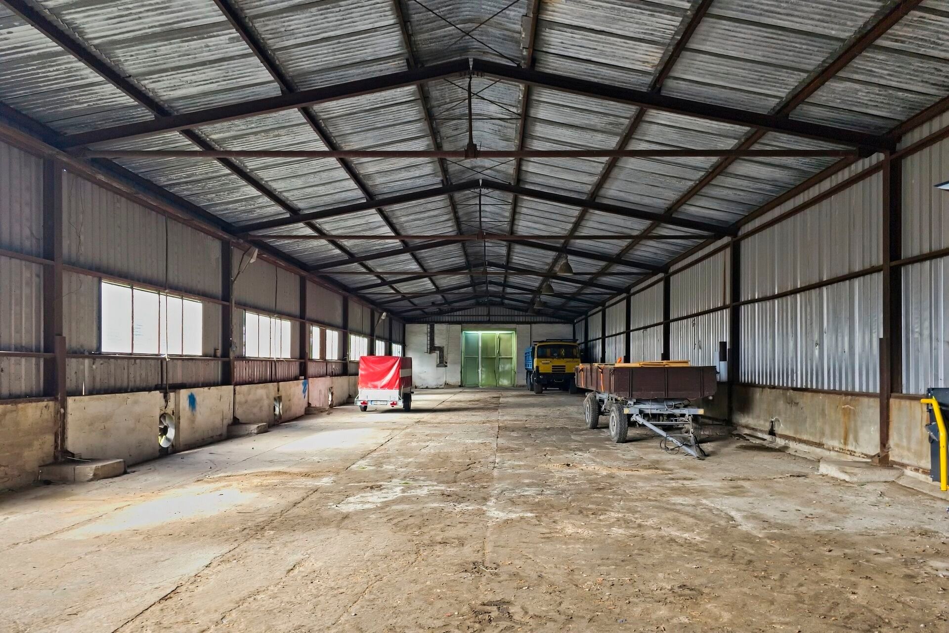 Sklady, Lično, 635 m² - 1