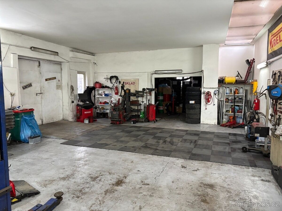 Pronájem obchodní prostory - Praha, 140 00