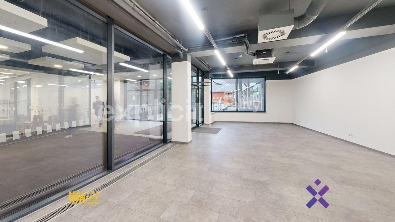 Pronájem obchodní prostory - Kvítková, Zlín, 113 m²