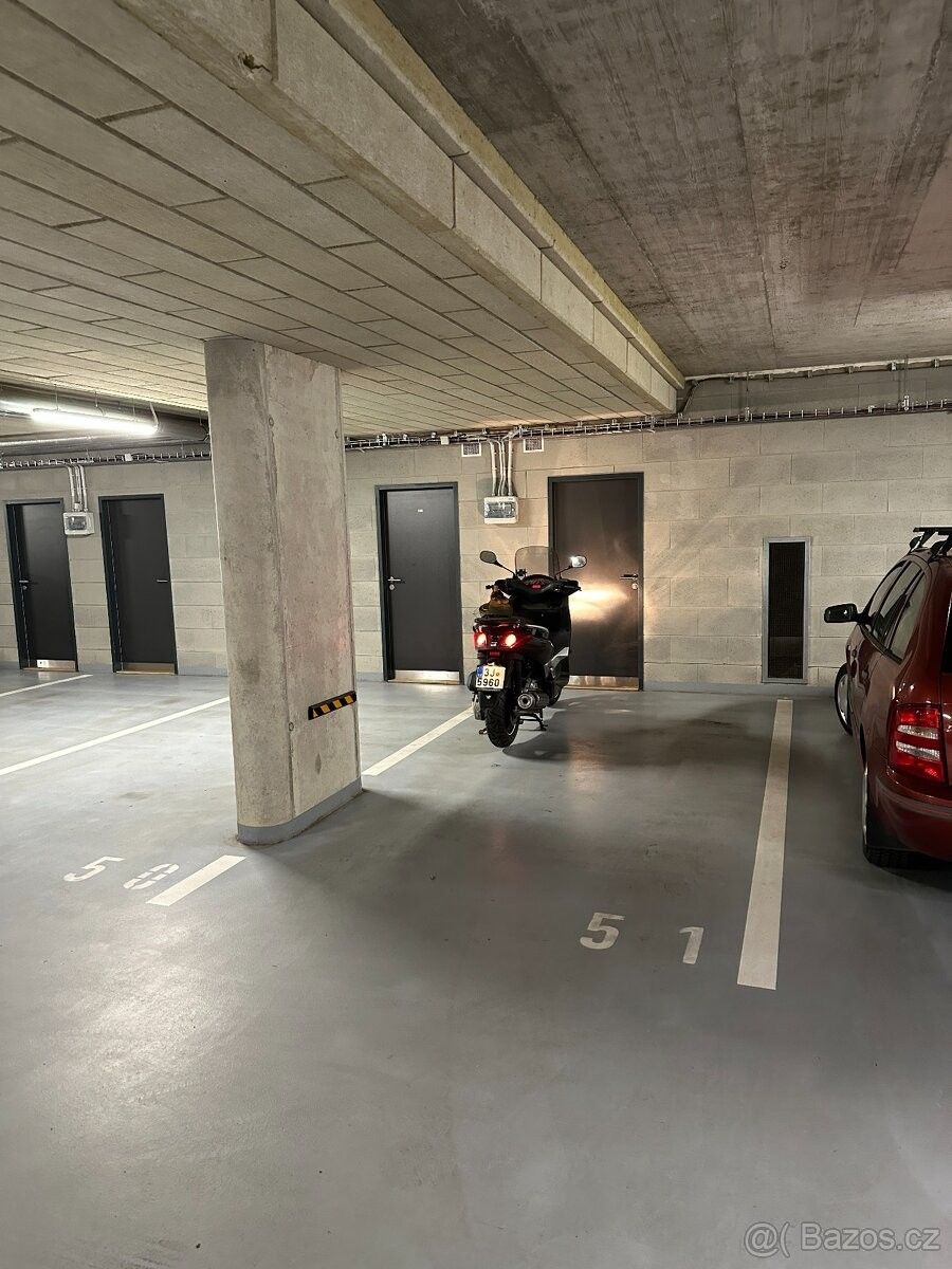 Garáže, Chrudim, 537 01