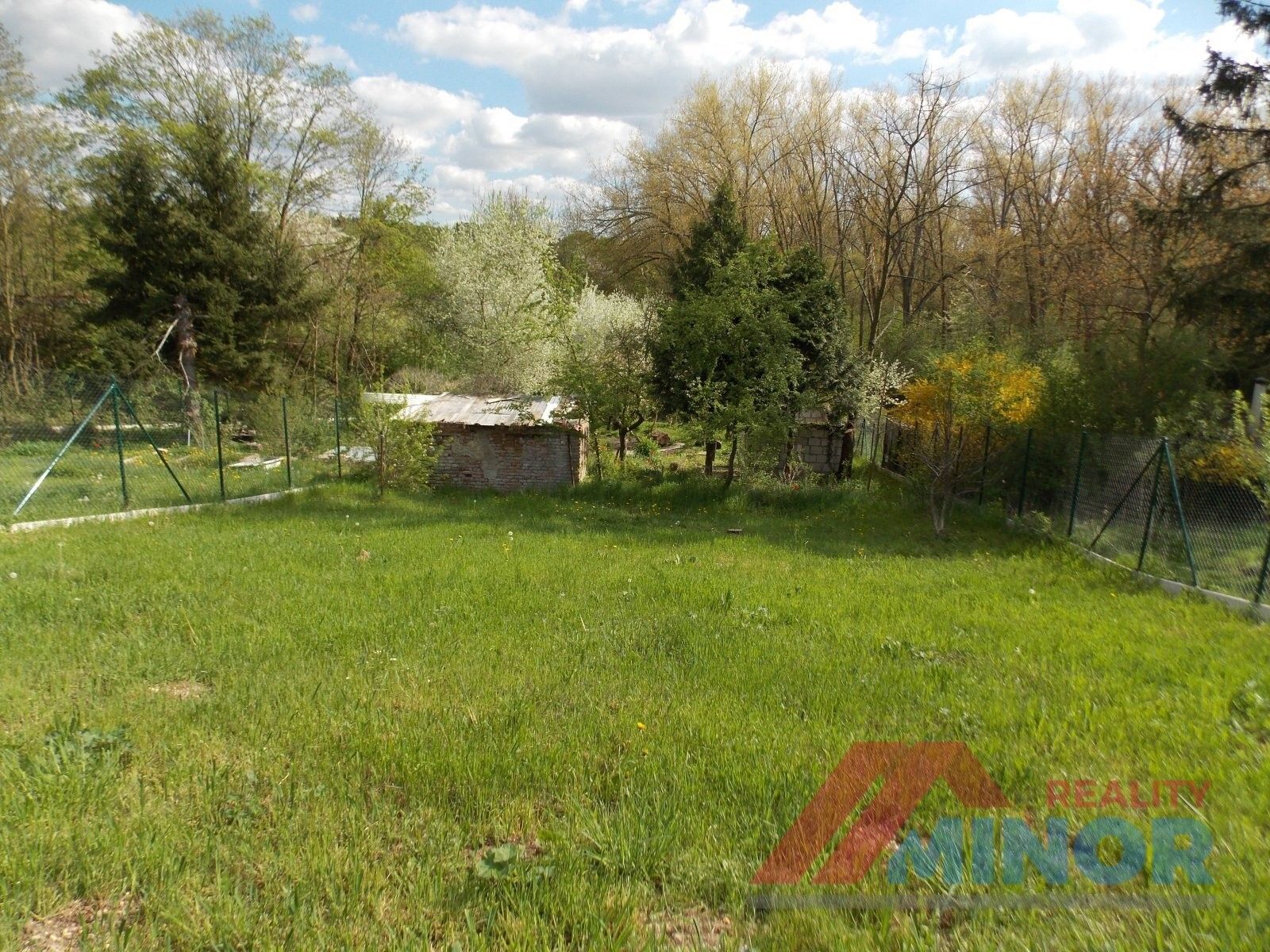 Zahrady, Husova 102, Slaný, 975 m²