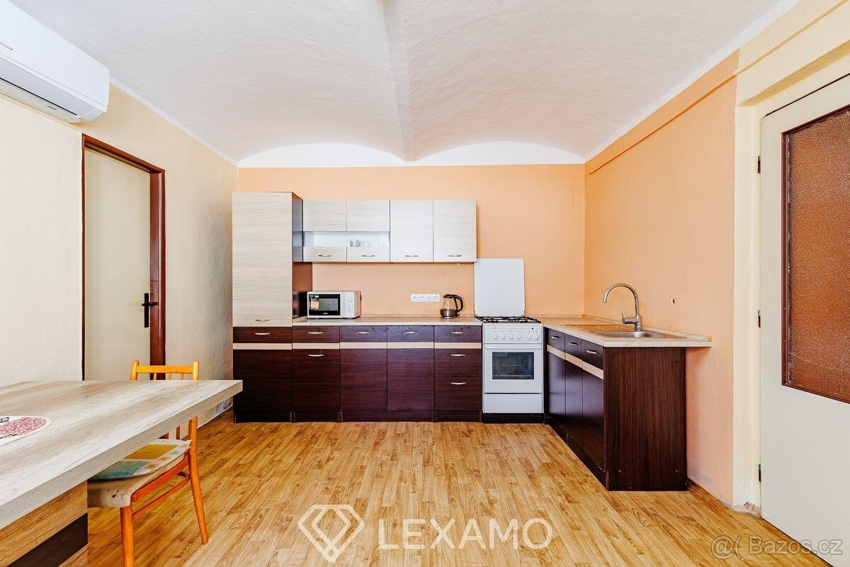 Rodinné domy, Hrádek u Znojma, 671 27