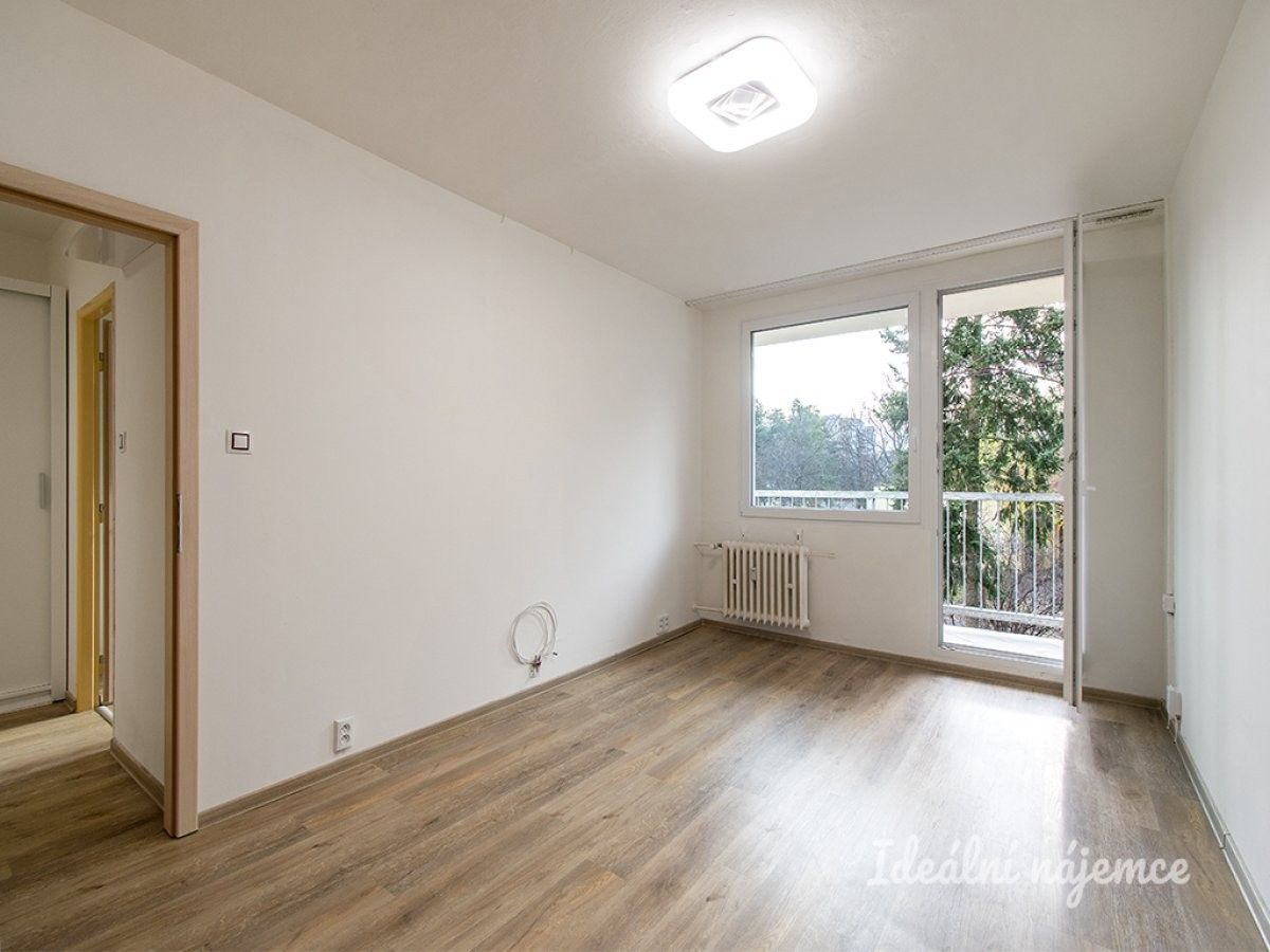 Byt 2+kk · 39 m² · Novoborská, Praha - 3