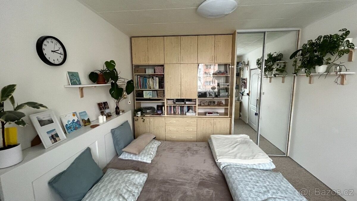 Prodej byt - Huslenky, 756 02