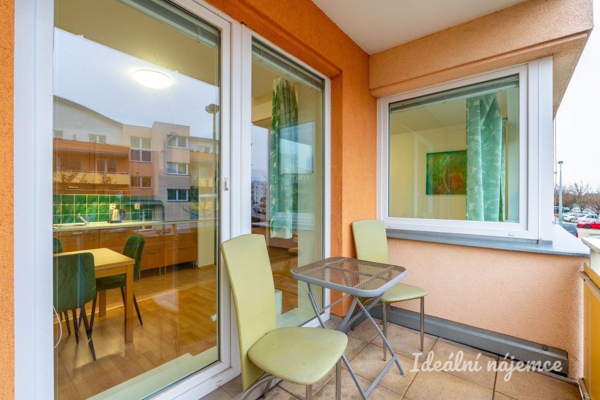 Pronájem byt 1+kk - Sicherova, Praha, 33 m²