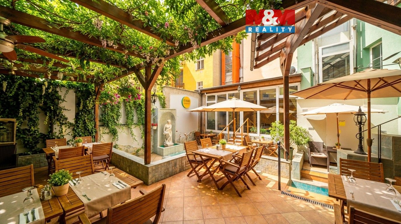 Restaurace, Moskevská, Praha, 163 m²