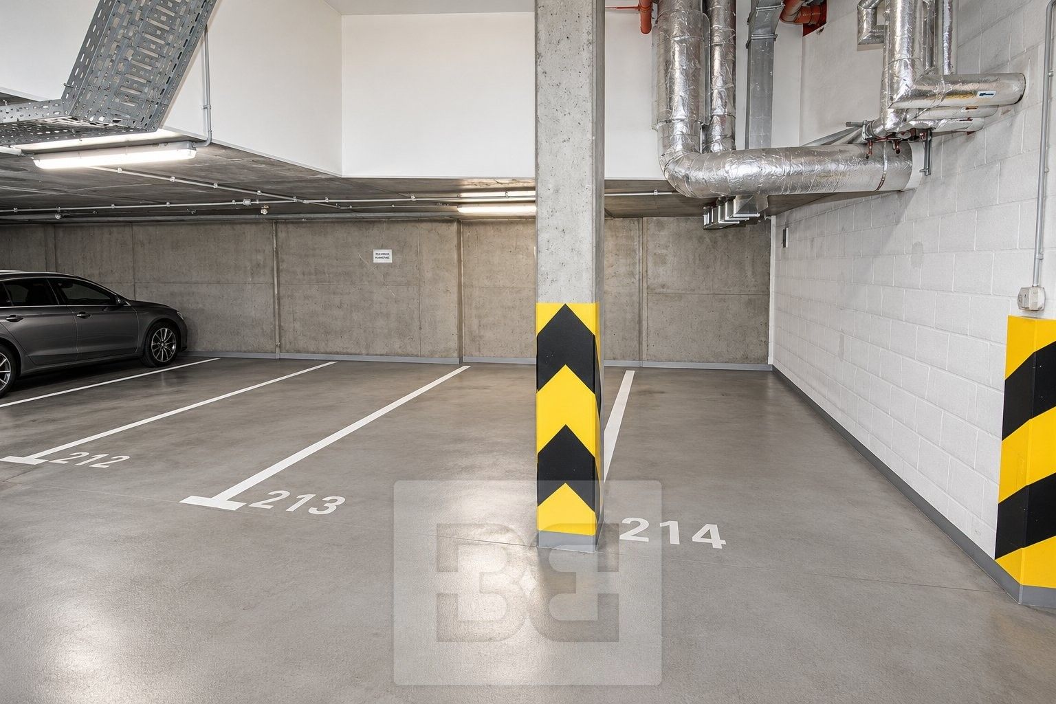 Garáž · 16 m² · Jeseniova 519, Praha Žižkov - 4