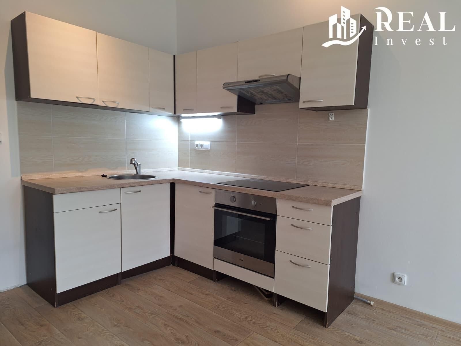 Pronájem byt 1+kk - nám. 8. května, Meziboří, 30 m²