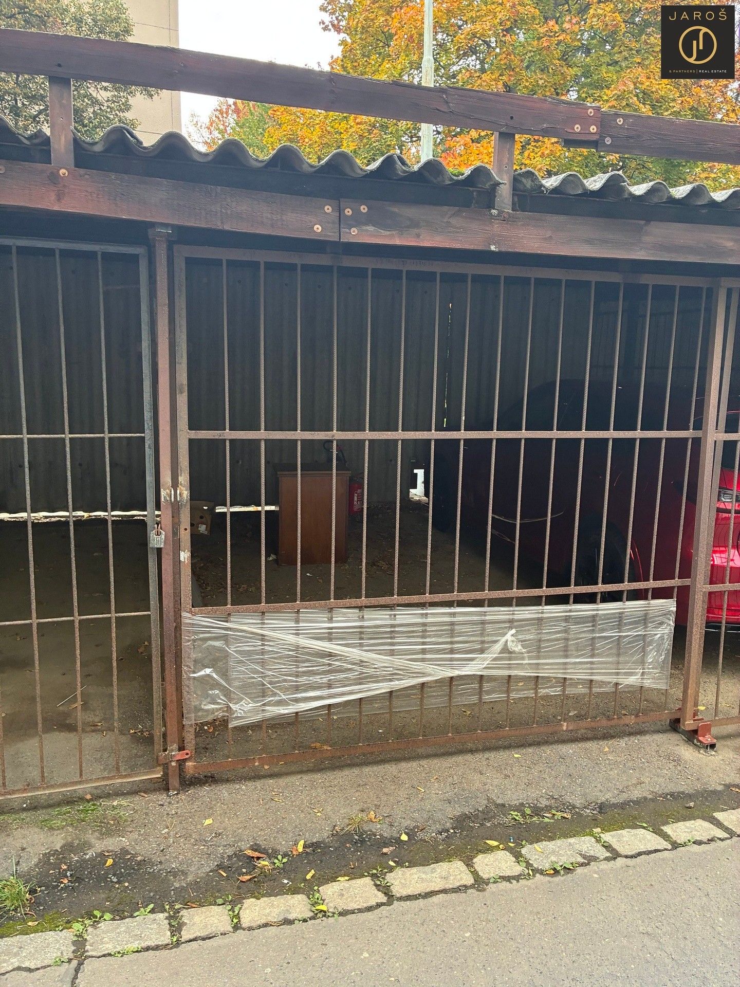 Prodej garáž - V rovinách, Praha, 11 m²