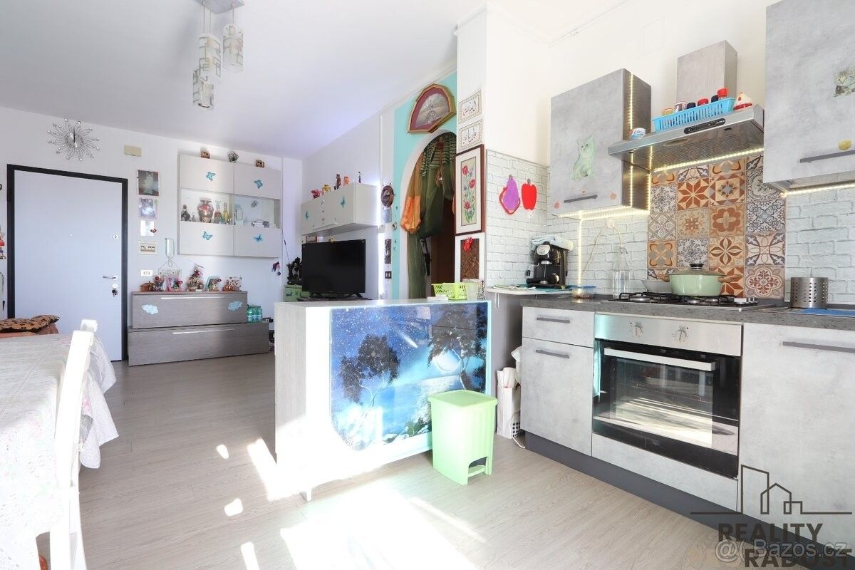 Byty, 987 66, Zahraničí