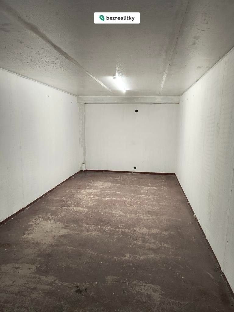 Garáže, Nušlova, Praha, 18 m²