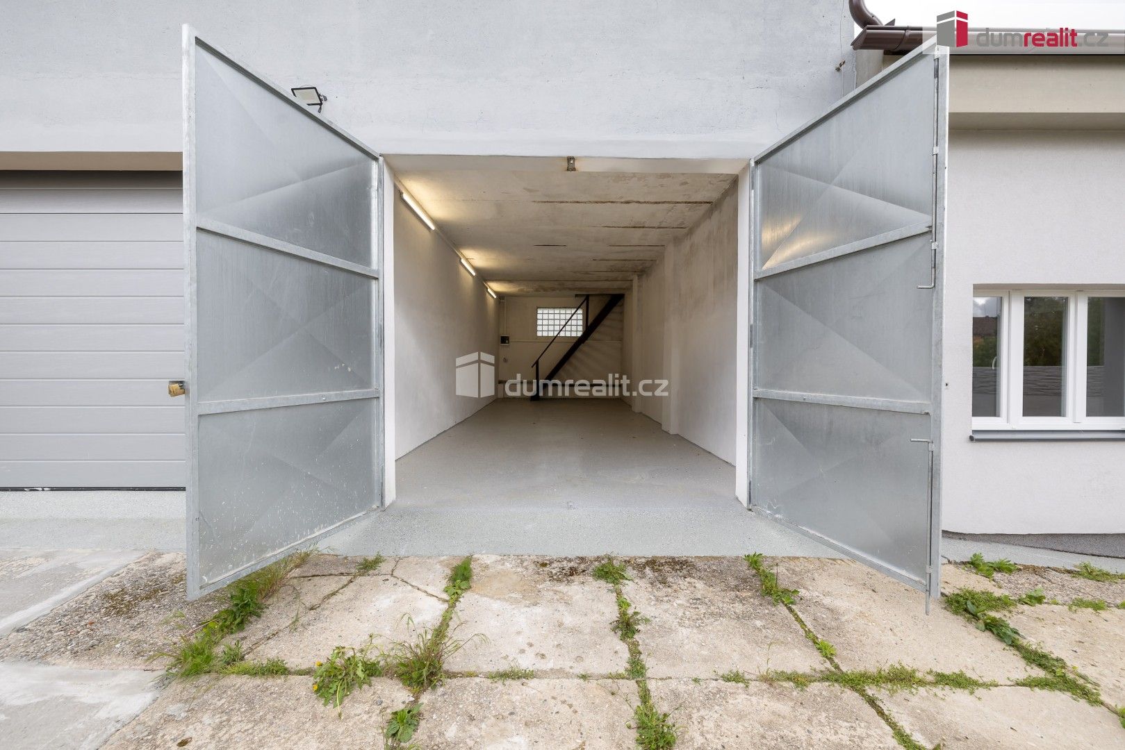 Garáže, Hředle, 50 m² - 1